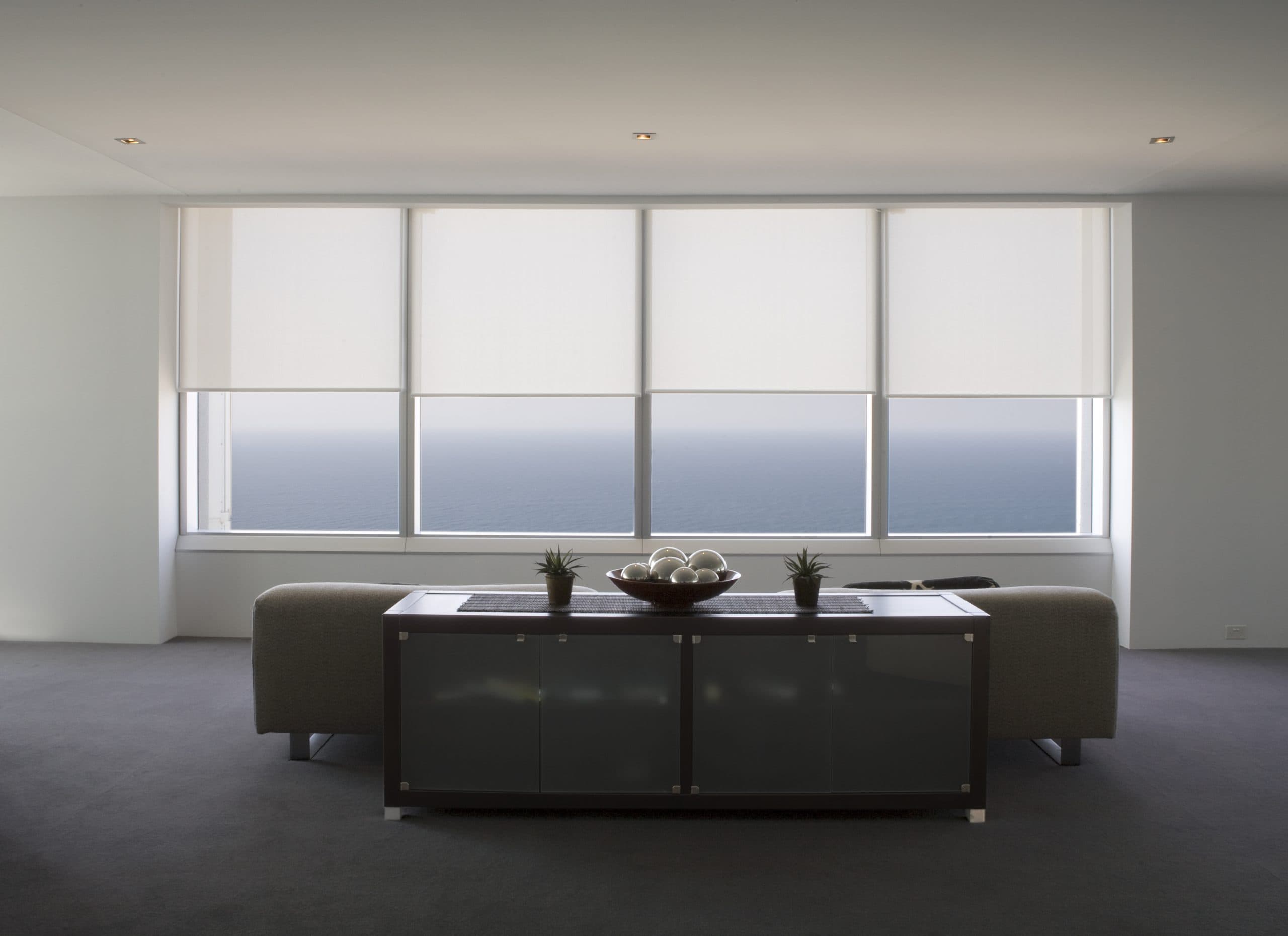 Interior con cortinas Velum
